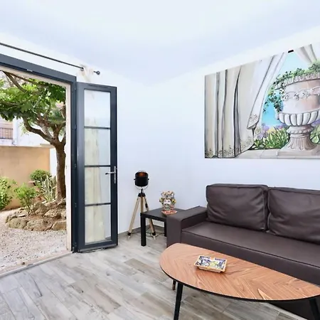 Saint Tropez Centre , Suite La Bravade Pour 4 Apartman